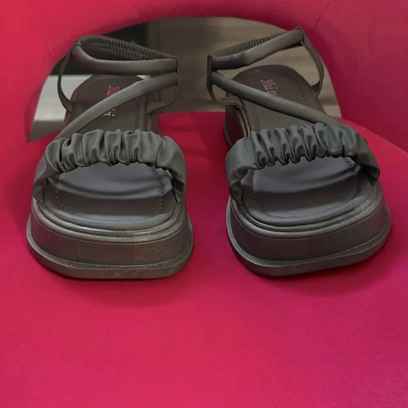 NWOT! Size 8 / Size 40 • Hui er Mei All Black Sandals • Brand New, Never Worn! - Picture 7 of 8